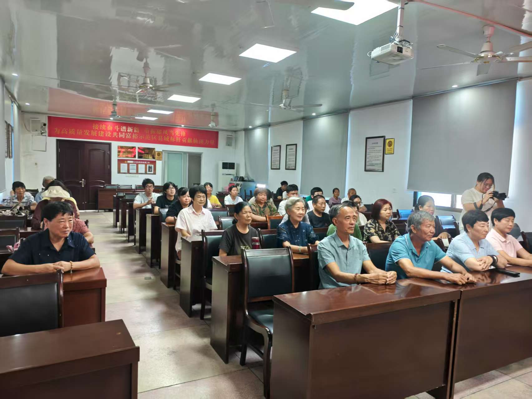 雁荡山能仁寺爱心群开展暑期慈善扶贫活动 (图2)