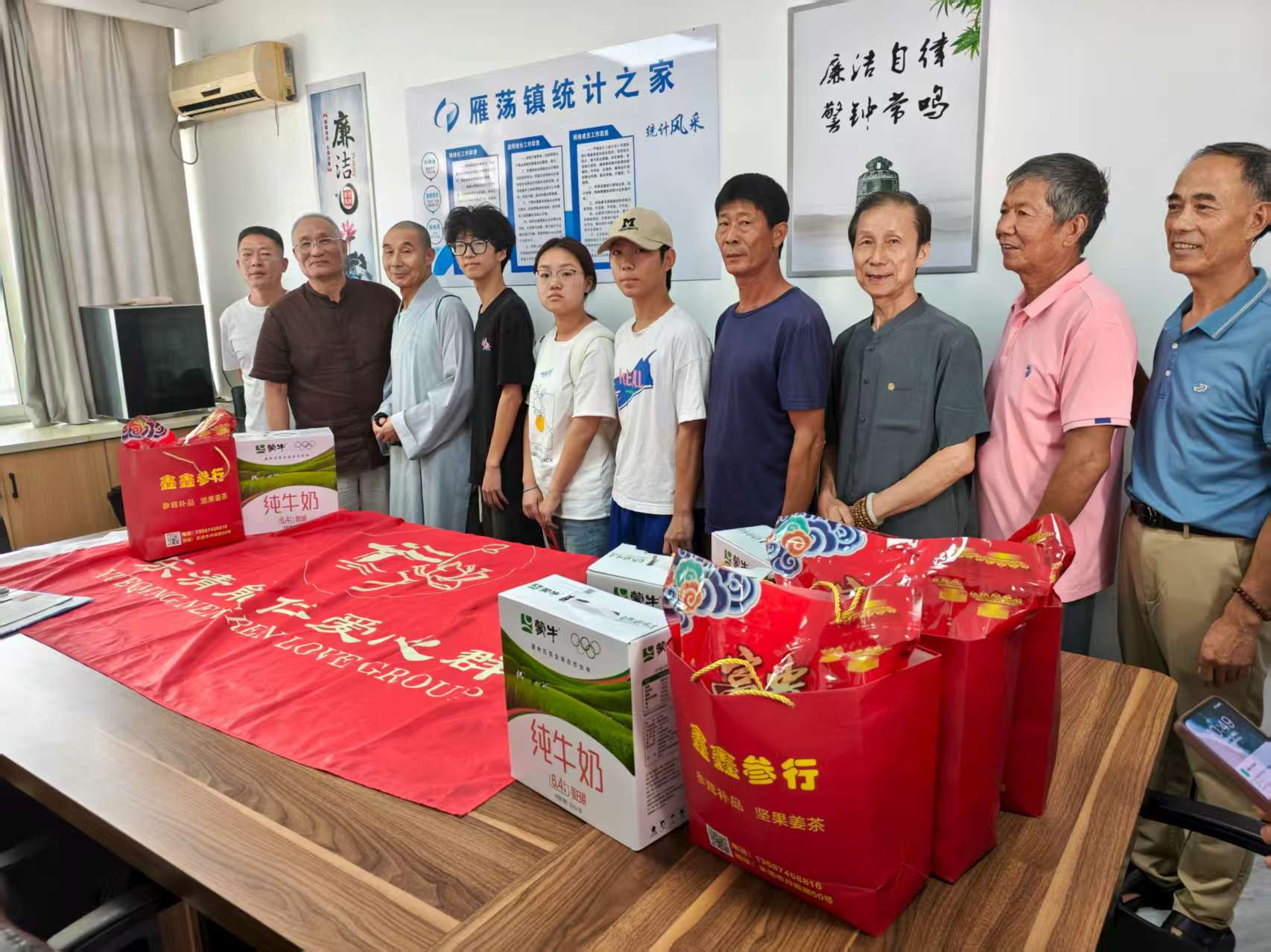 雁荡山能仁寺爱心群开展暑期慈善扶贫活动 (图3)